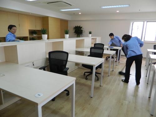 室內辦公室、會議室日常保潔的程序有哪些？